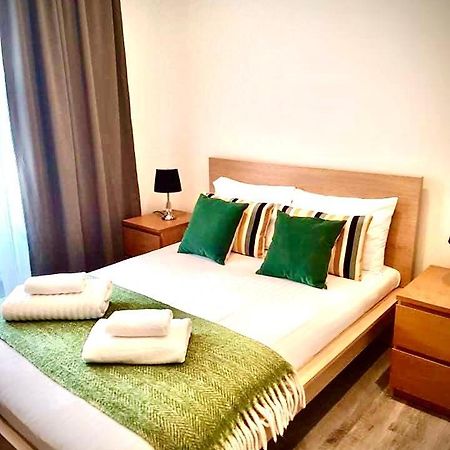 2 Bedroom Serviced Apartment London Exterior photo